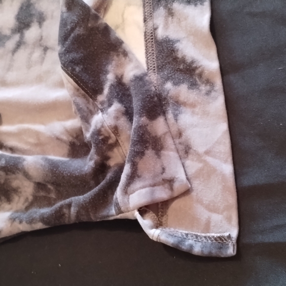 Woman's Sweater by Mudd Black & Grey Tye-Dye Print Size: Large - Picture 9 of 11